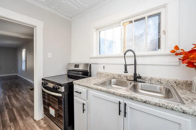 $99,999 | 1216 Broadway, Benton Harbor, MI 49022