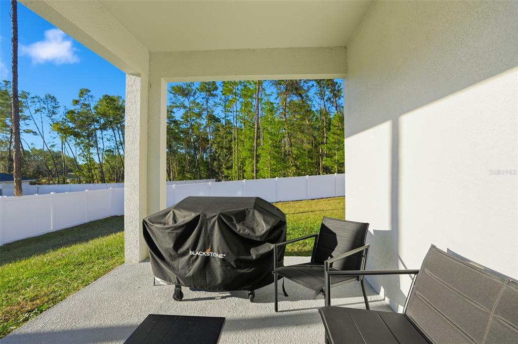 8549 Southwest 129 Lane Ocala, FL 34473 - Photo 28 of 31 a view of a chairs and table in patio