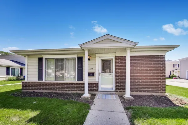 $229,000 | 1313 Cove Drive, Unit 211A, Prospect Heights, IL 60070
