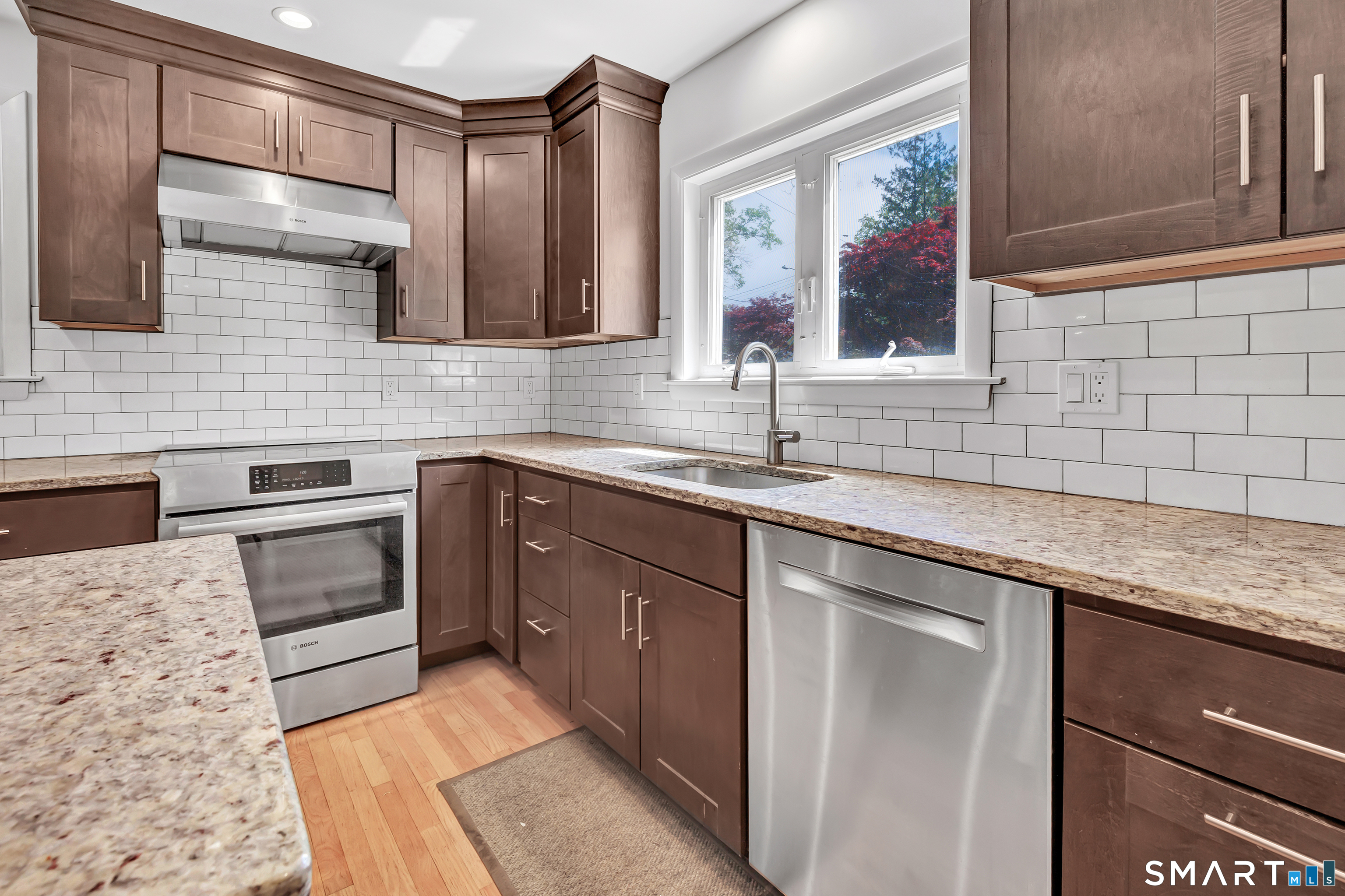 46 Waller Road Bridgeport, CT 06606 - Photo 11 of 33
