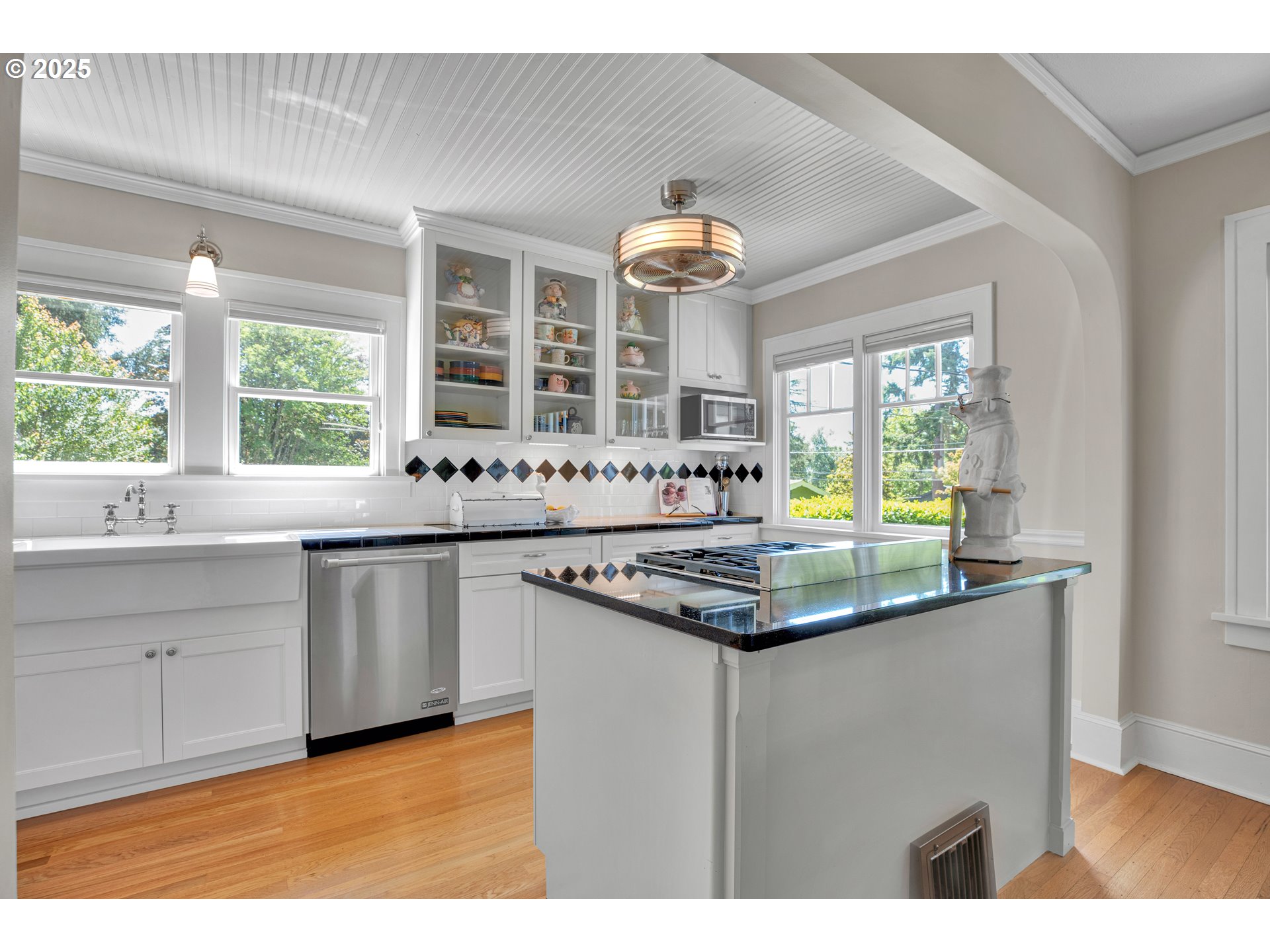 4800 Southwest Chestnut Place Beaverton, OR 97005 - Photo 11 of 47 Kitchen