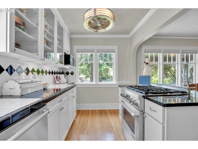 $949,000 | 4800 Southwest Chestnut Place, Beaverton, OR 97005