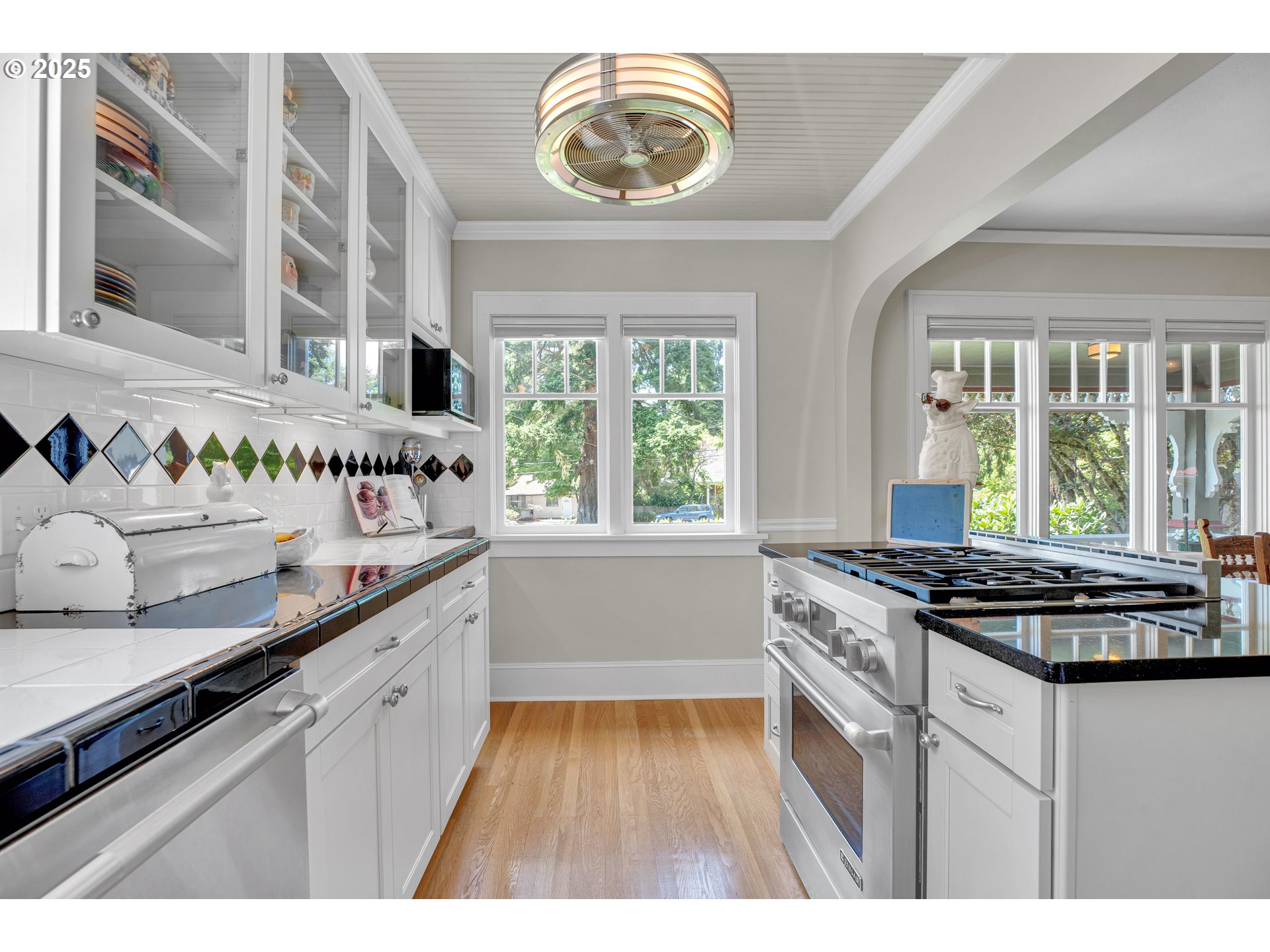 4800 Southwest Chestnut Place Beaverton, OR 97005 - Photo 13 of 47 Kitchen