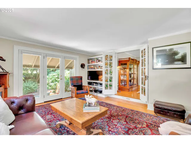 $949,000 | 4800 Southwest Chestnut Place, Beaverton, OR 97005