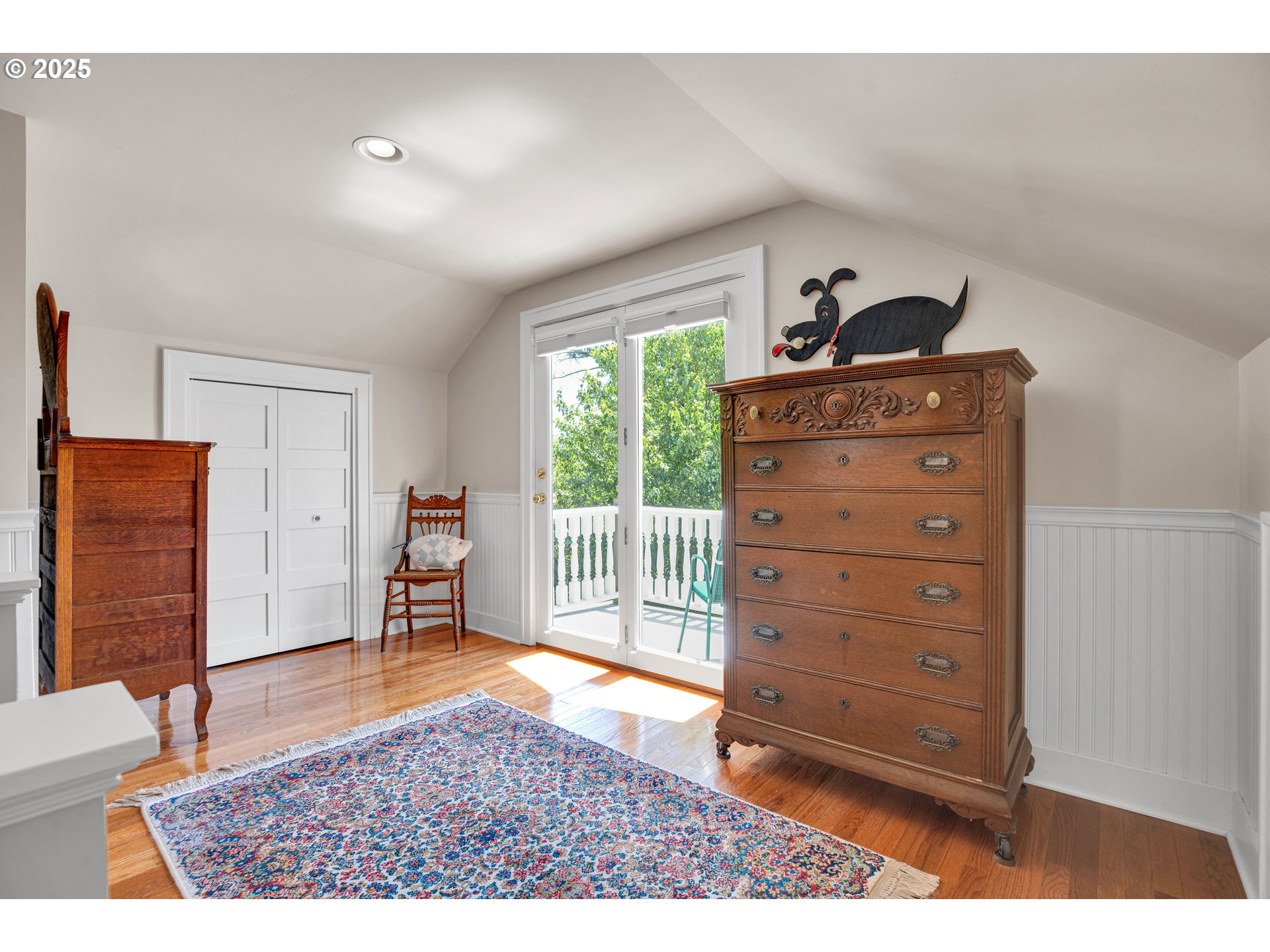 4800 Southwest Chestnut Place Beaverton, OR 97005 - Photo 19 of 47 Primary Bedroom