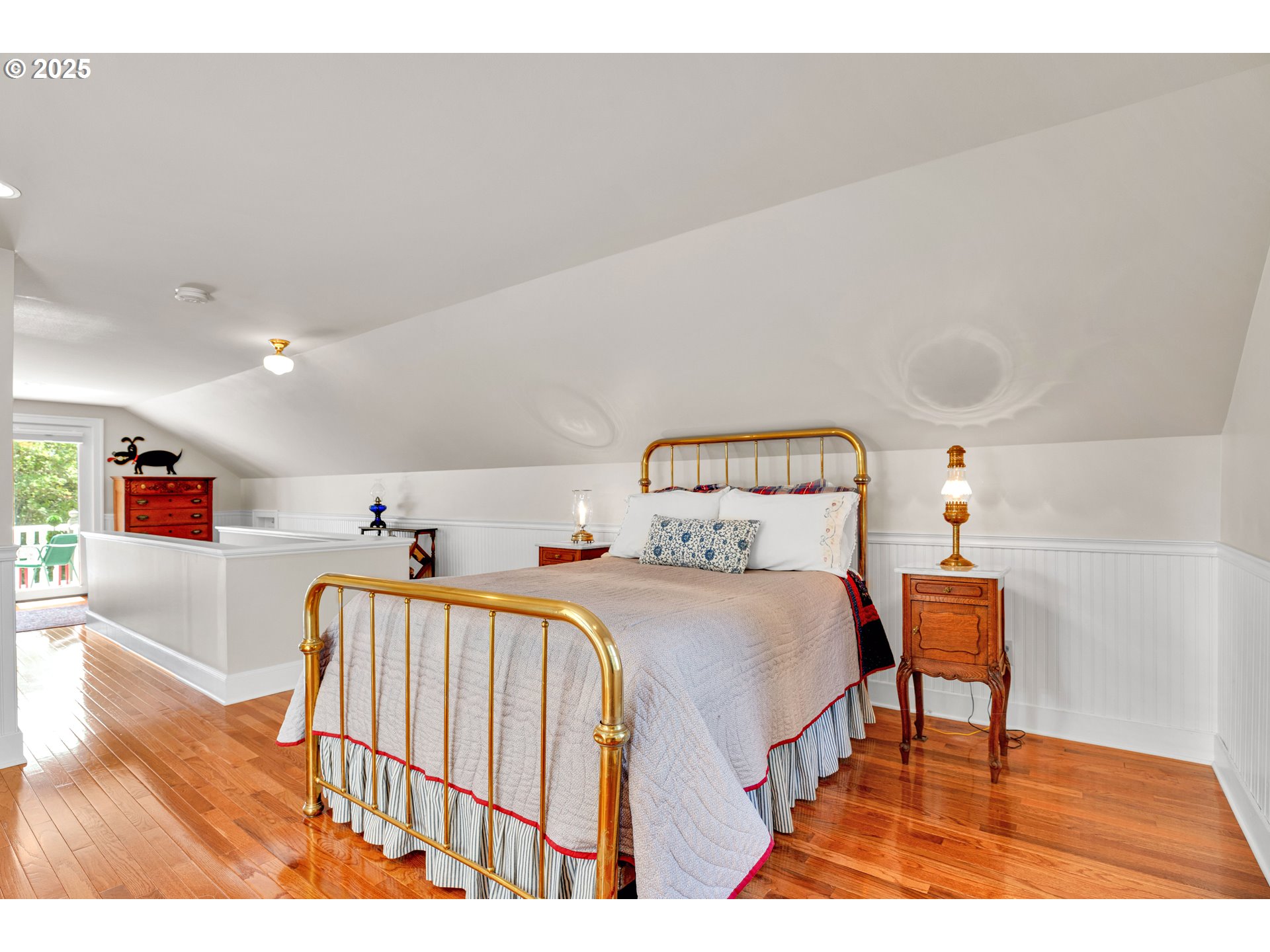 4800 Southwest Chestnut Place Beaverton, OR 97005 - Photo 20 of 47 Primary Bedroom