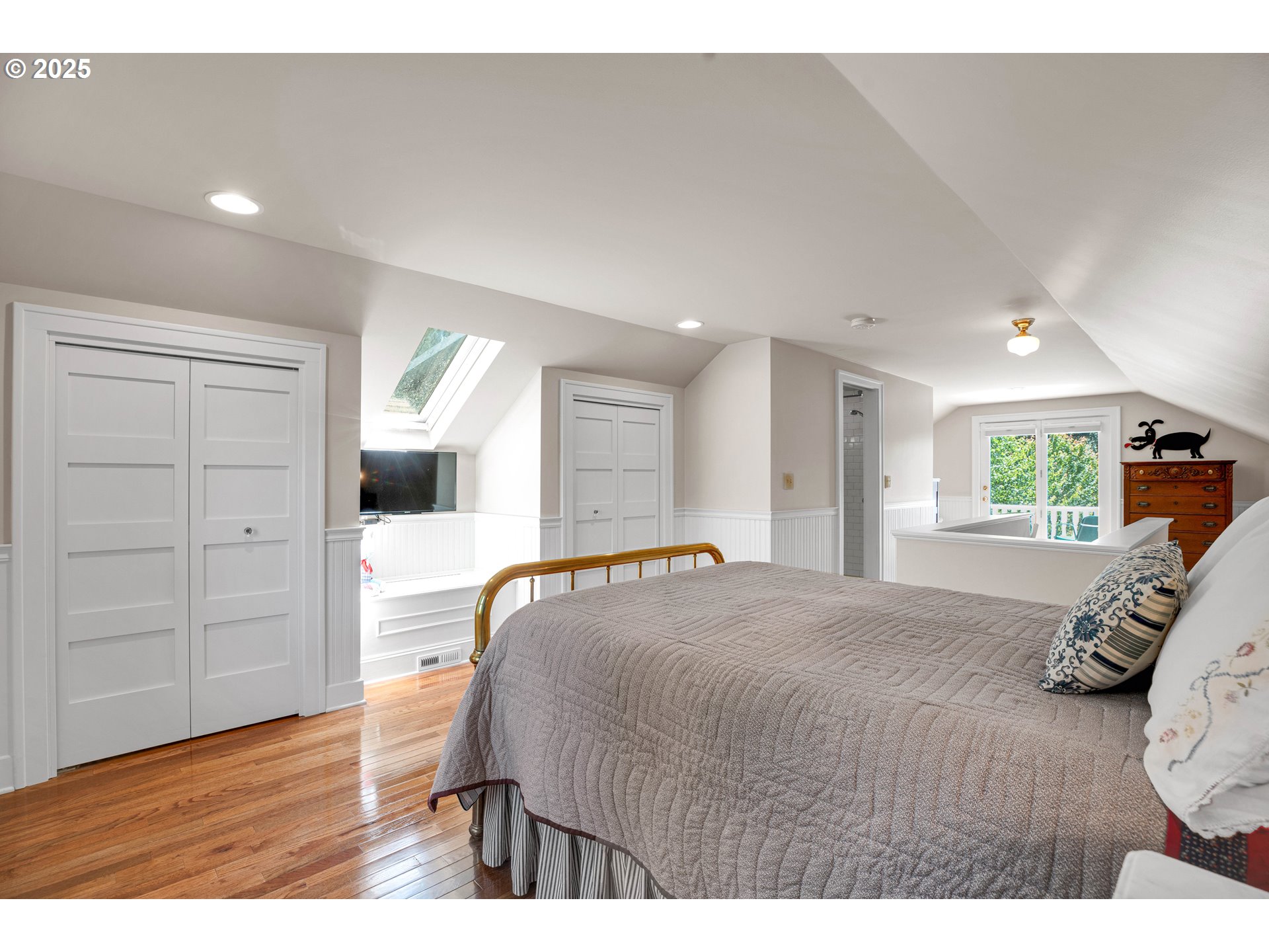 4800 Southwest Chestnut Place Beaverton, OR 97005 - Photo 21 of 47 Primary Bedroom