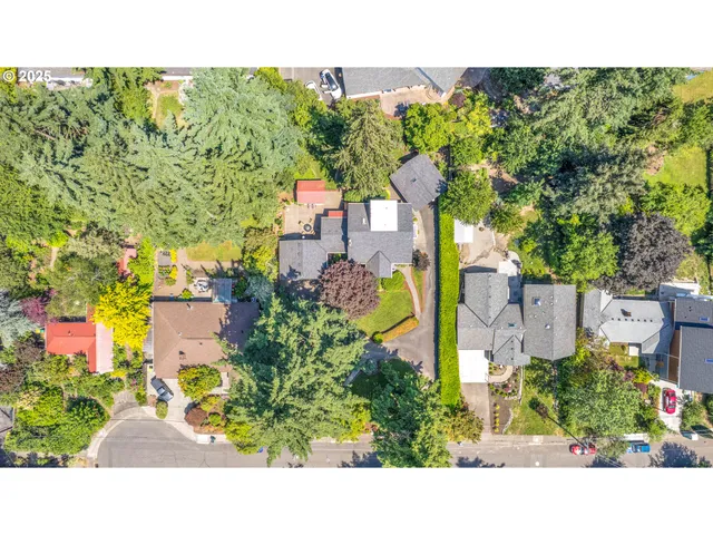 $949,000 | 4800 Southwest Chestnut Place, Beaverton, OR 97005