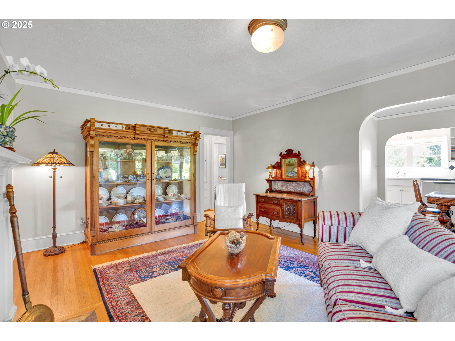 4800 Southwest Chestnut Place Beaverton, OR 97005 - Photo 7 of 47 Living Room