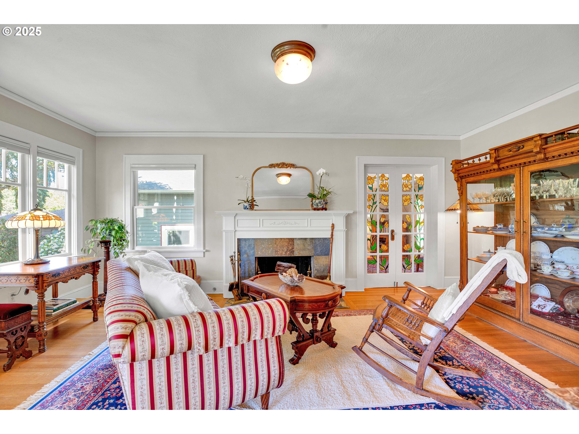 4800 Southwest Chestnut Place Beaverton, OR 97005 - Photo 8 of 47 Living Room