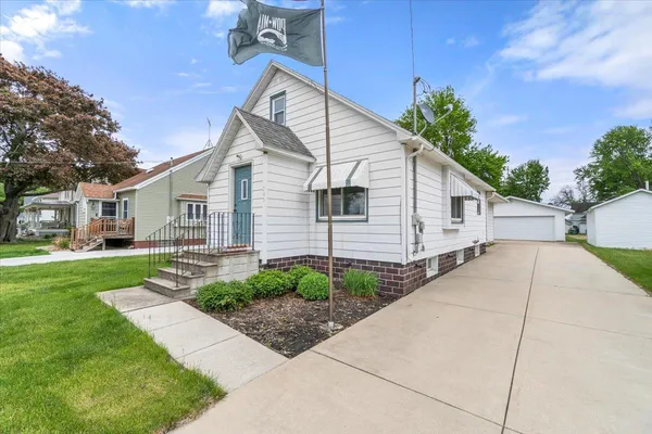 $187,500 | 245 North Broadway, Alden, MN 56009