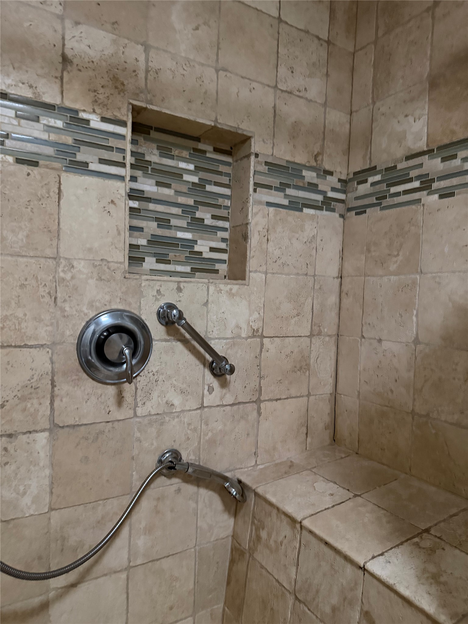 703 76th Street Houston, TX 77012 - Photo 20 of 23 a bathroom with a shower