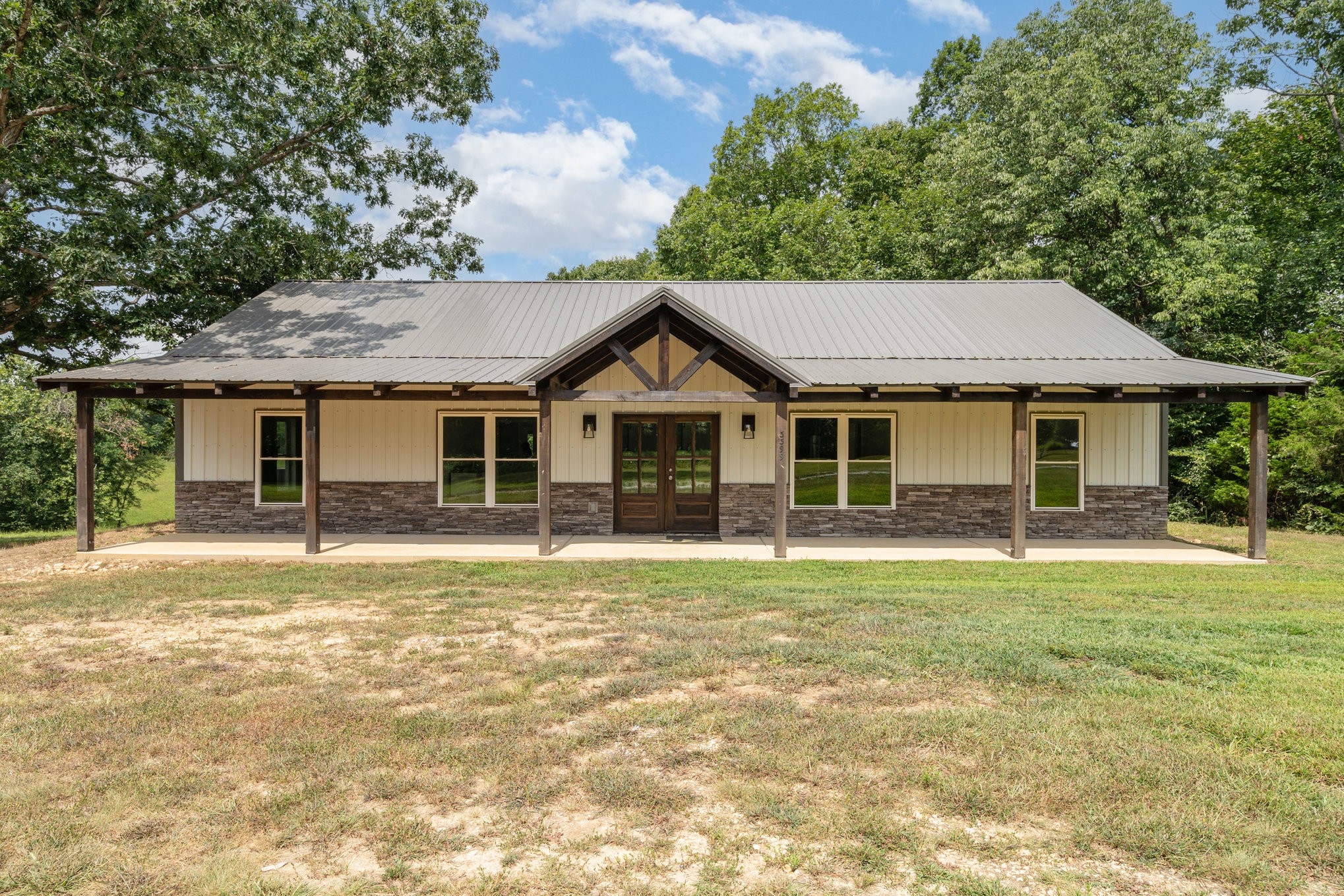 3395 Shouse Road Santa Fe, TN 38482 - Photo 25 of 73 a front view of a house with a garden