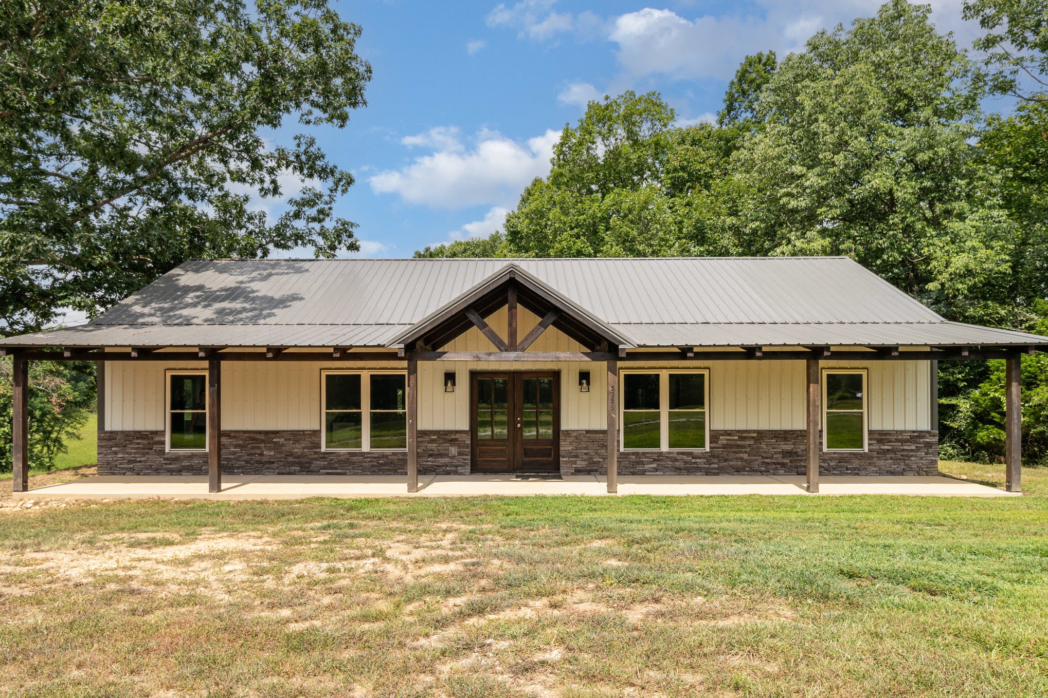 3395 Shouse Road Santa Fe, TN 38482 - Photo 26 of 73 a front view of a house with a garden