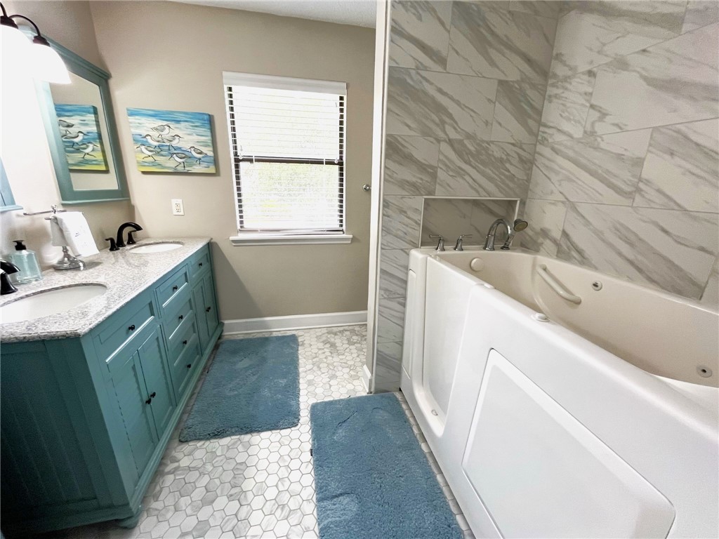 240 Peachtree Street St. Simons Island, GA 31522 - Photo 18 of 38