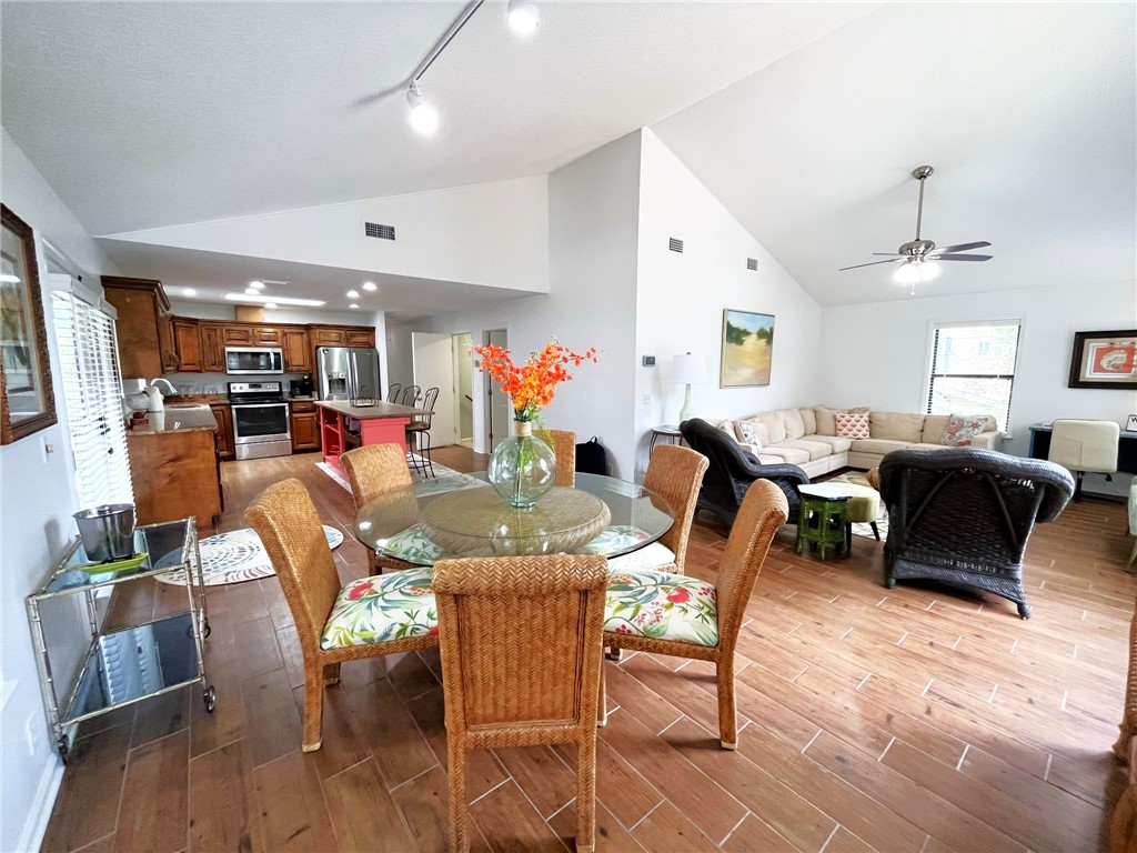 240 Peachtree Street St. Simons Island, GA 31522 - Photo 8 of 38