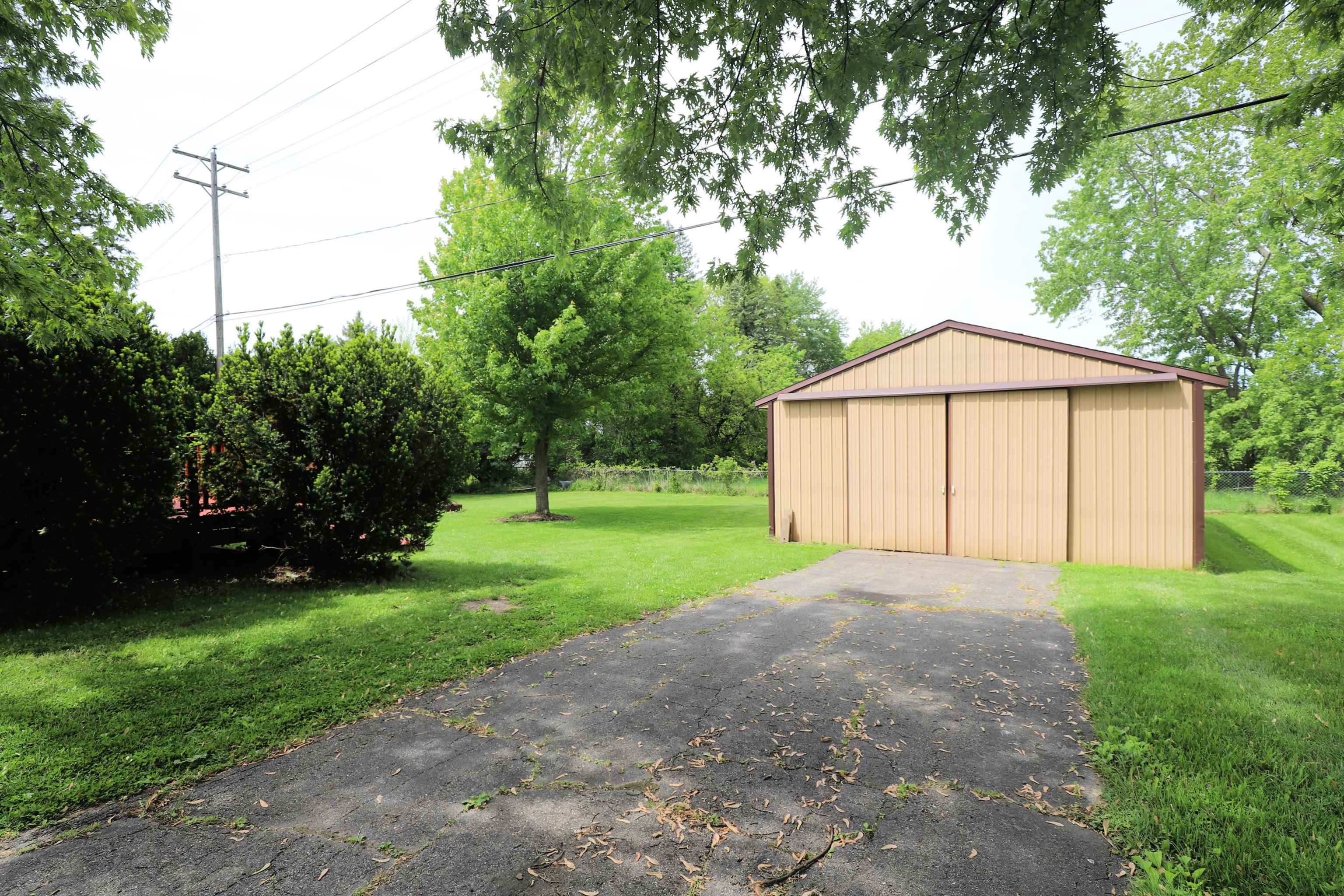 1029 North Linden Road Flint, MI 48532 - Photo 27 of 30 50176314-2e529d02-548b-4767-ac8d-c28ba02d783d.JPG
