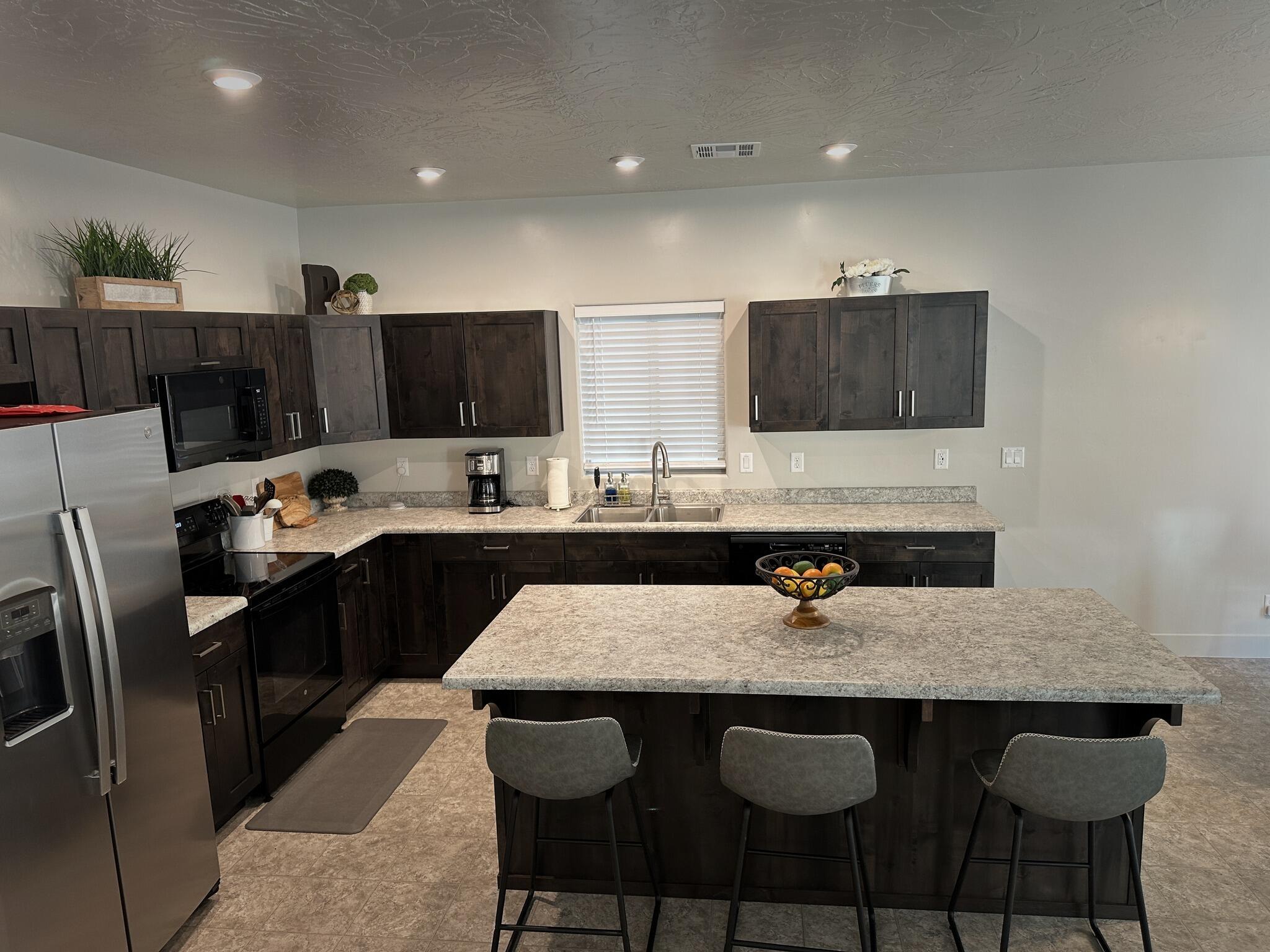 528 Riverbed Drive Washington, UT 84780 - Photo 10 of 26 Kitchen_looking_toward_sink_vignette