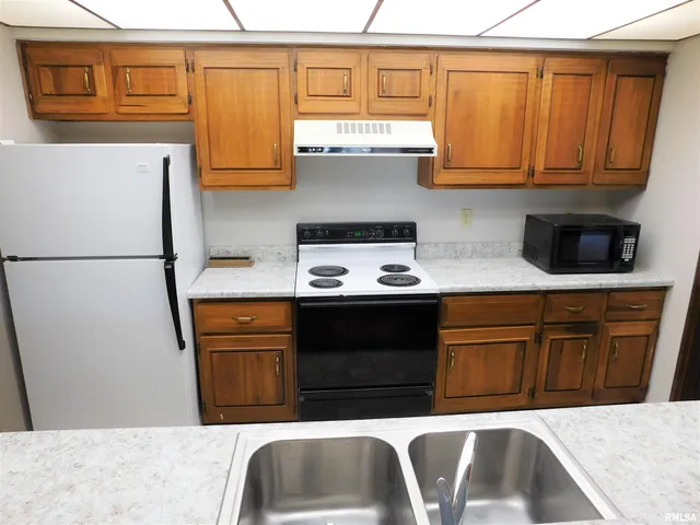 $1,680 | 1013 East Jackson Street, Morton, IL 61550