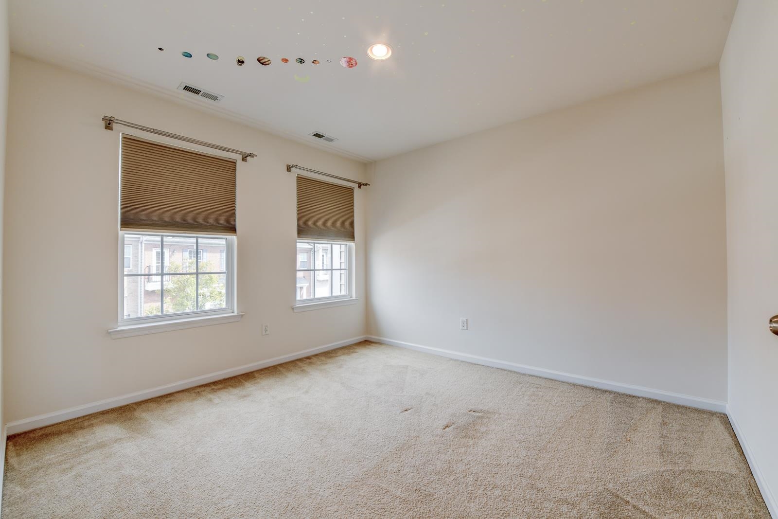 23 Creekside Court, Unit 23 Secaucus, NJ 07094 - Photo 3 of 38 an empty room with windows