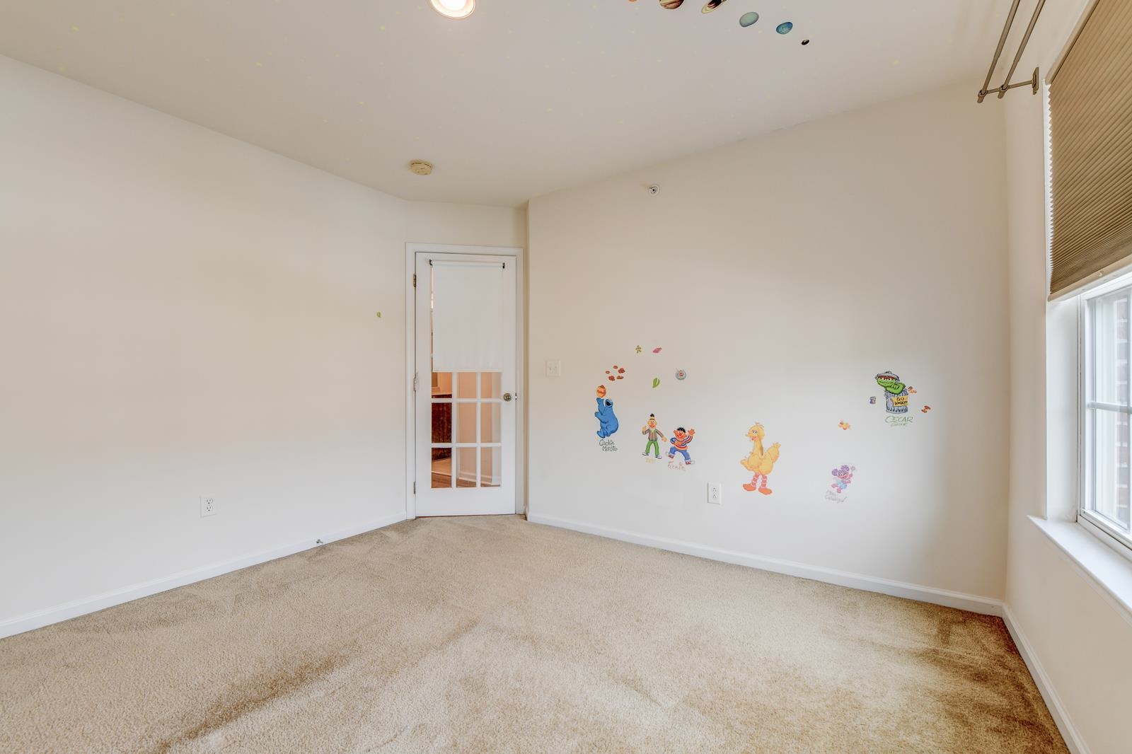 23 Creekside Court, Unit 23 Secaucus, NJ 07094 - Photo 4 of 38