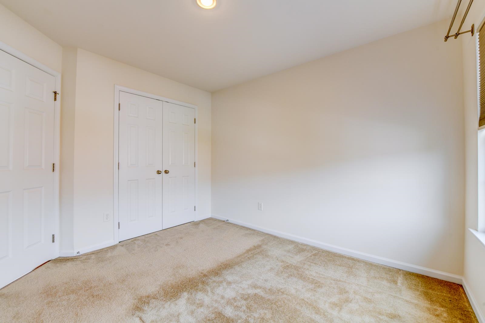 23 Creekside Court, Unit 23 Secaucus, NJ 07094 - Photo 5 of 38