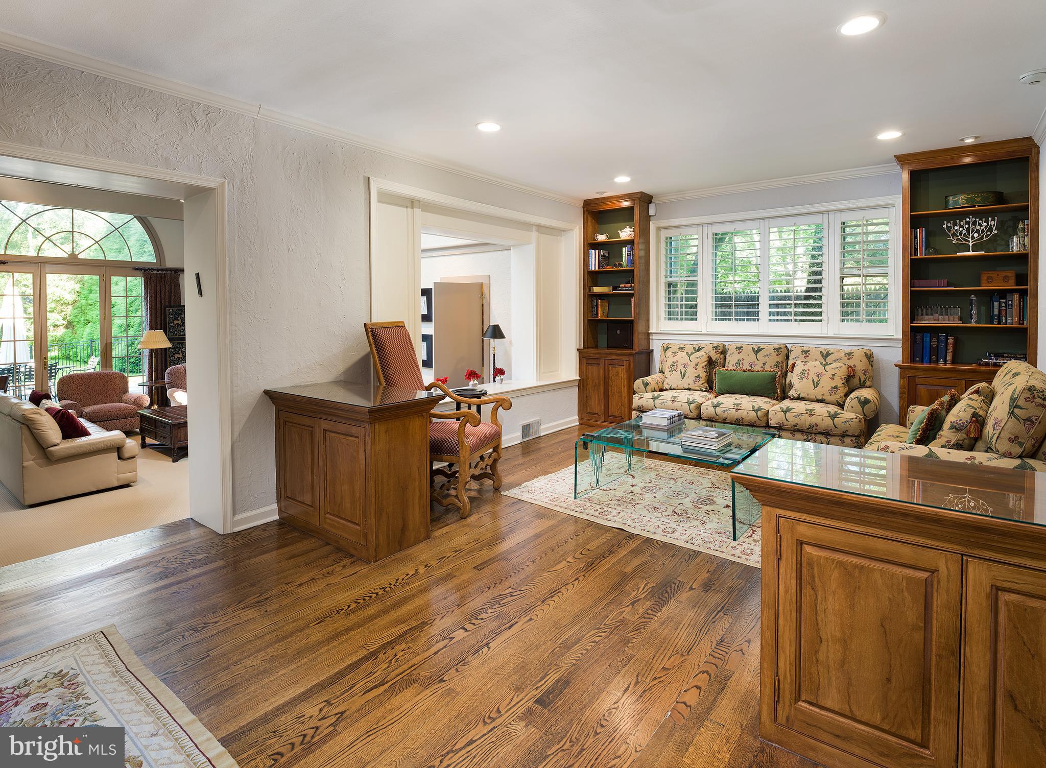 944 Summit Road Narberth, PA 19072 - Photo 11 of 34 Living Room