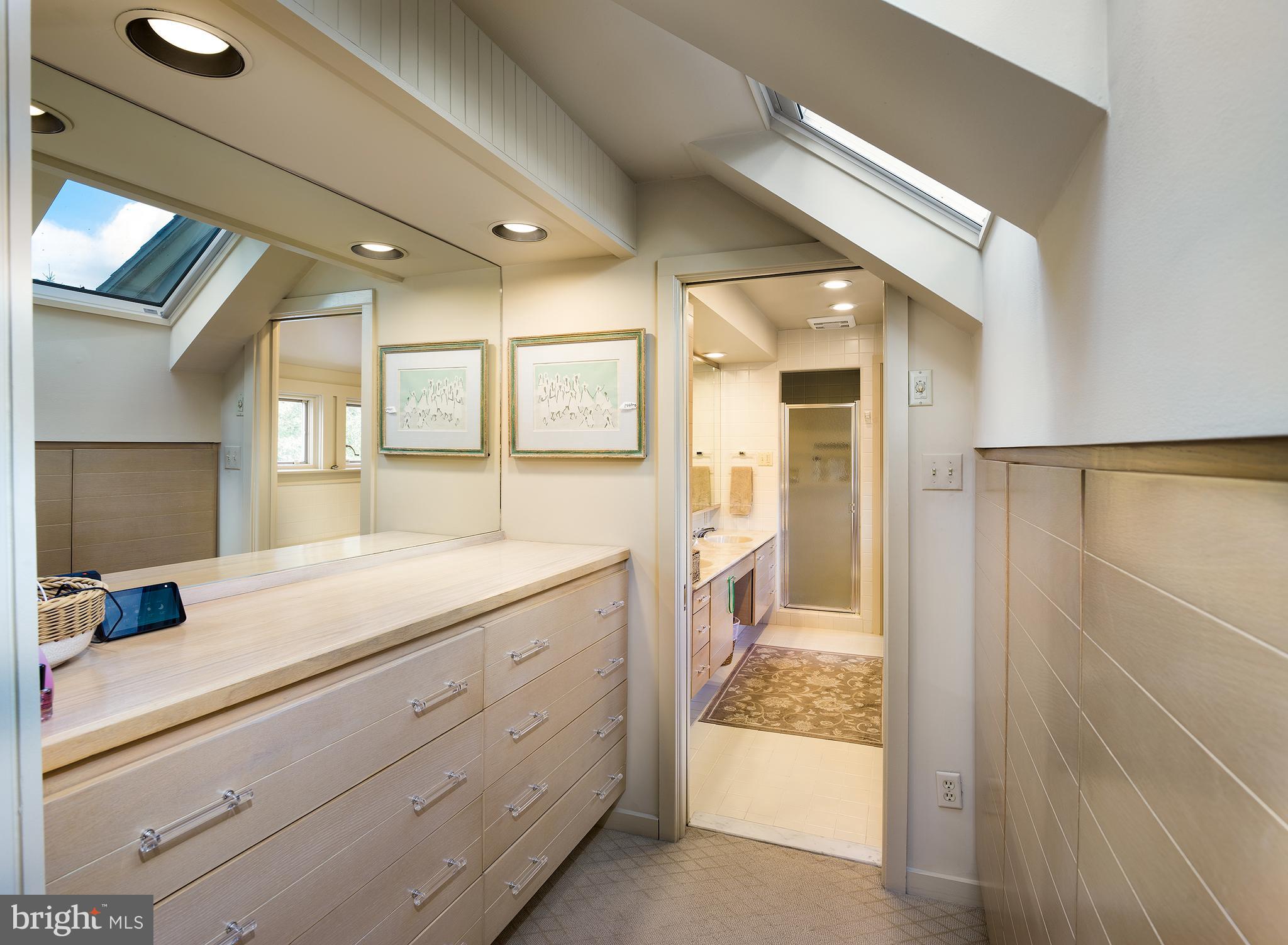 944 Summit Road Narberth, PA 19072 - Photo 16 of 34 Primary Bathroom