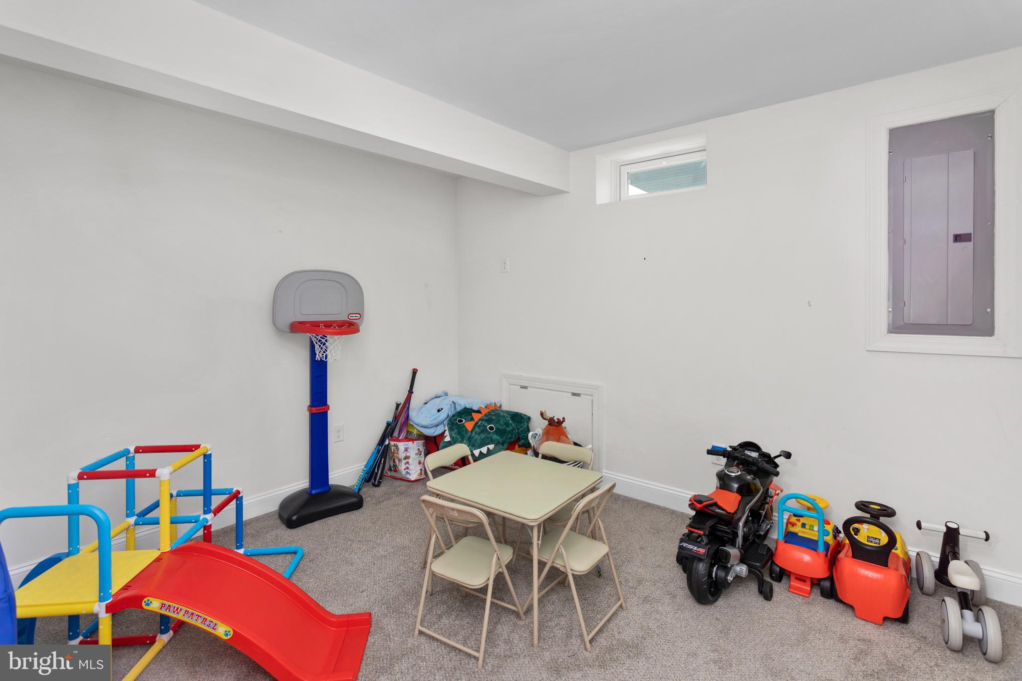6 Buck Ln Mount Mount Laurel, NJ 08054 - Photo 39 of 49 a view of a room with toys