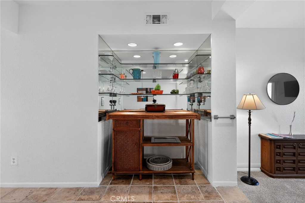 610 Violeta Drive Palm Springs, CA 92262 - Photo 10 of 25 a room with furniture a mirror and lamp