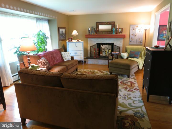 417 Wyndon Road Ambler, PA 19002 - Photo 6 of 25 Living Room