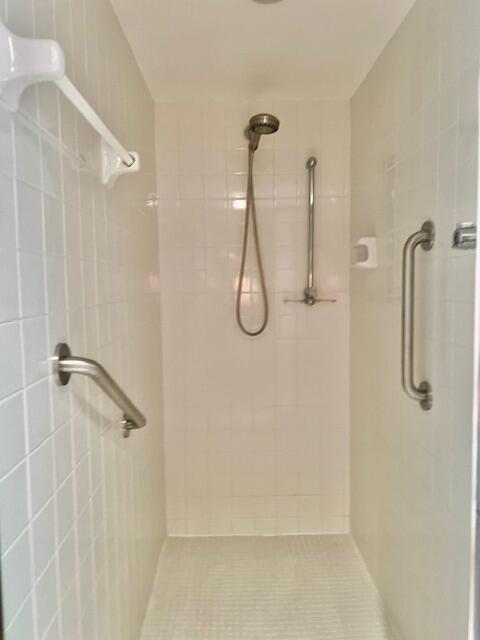 Undisclosed Address Boca Raton, FL 33487 - Photo 27 of 45 -Guest bathTER BED VANITY