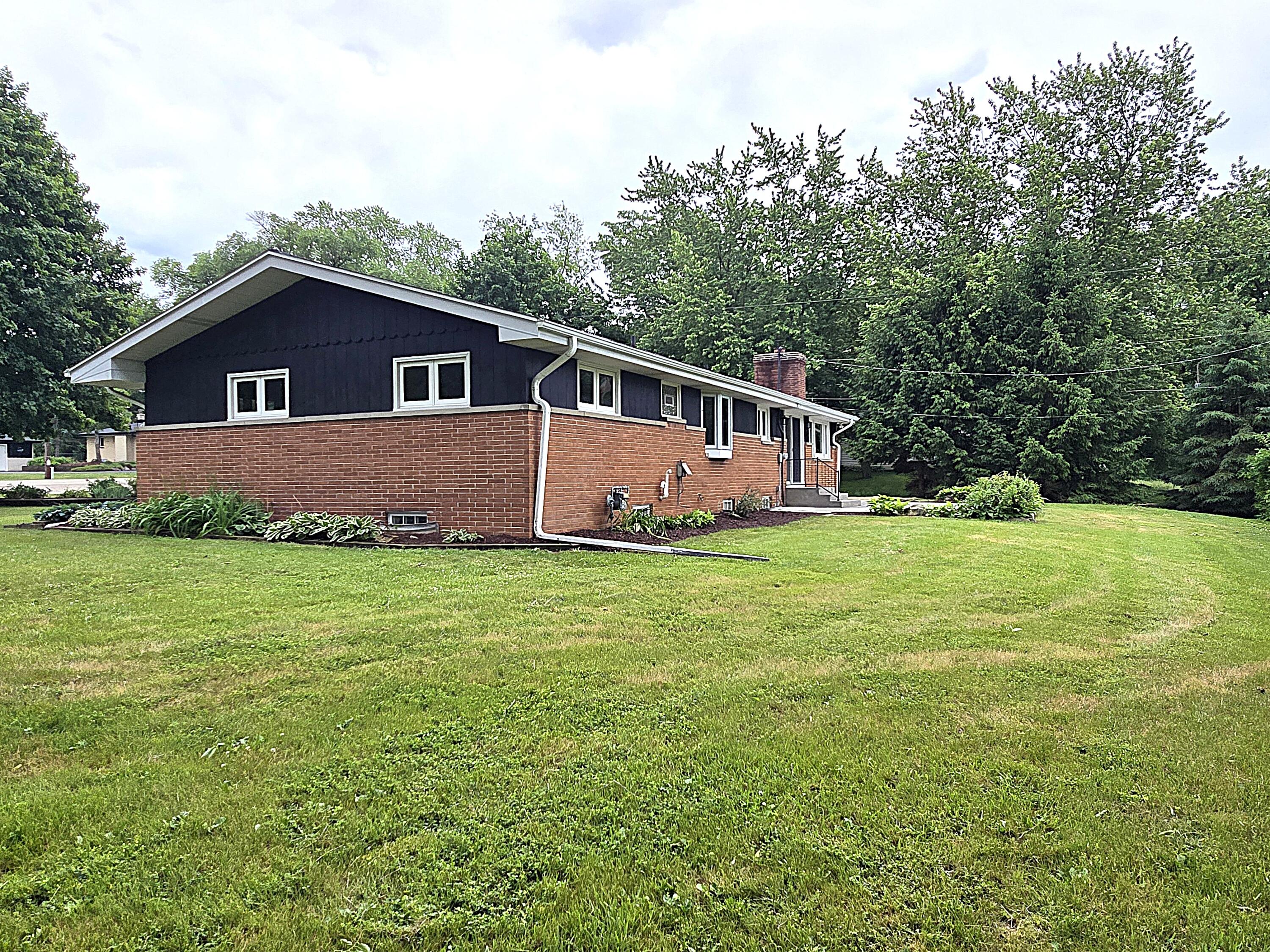 W136N7015 Claas Road Menomonee Falls, WI 53051 - Photo 45 of 54 Backyard
