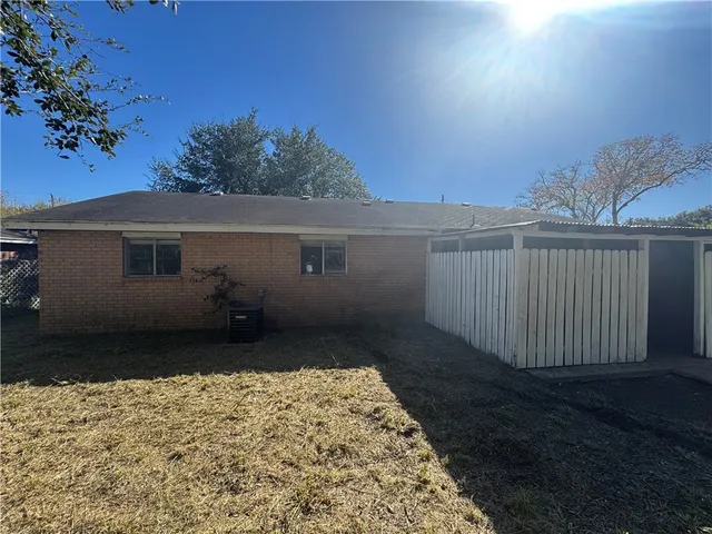 $120,000 | 904 West Walton Street, Beeville, TX 78102