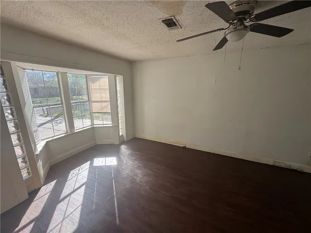 $120,000 | 904 West Walton Street, Beeville, TX 78102