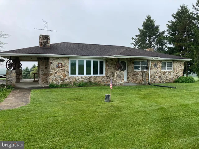 a front view of house with yard