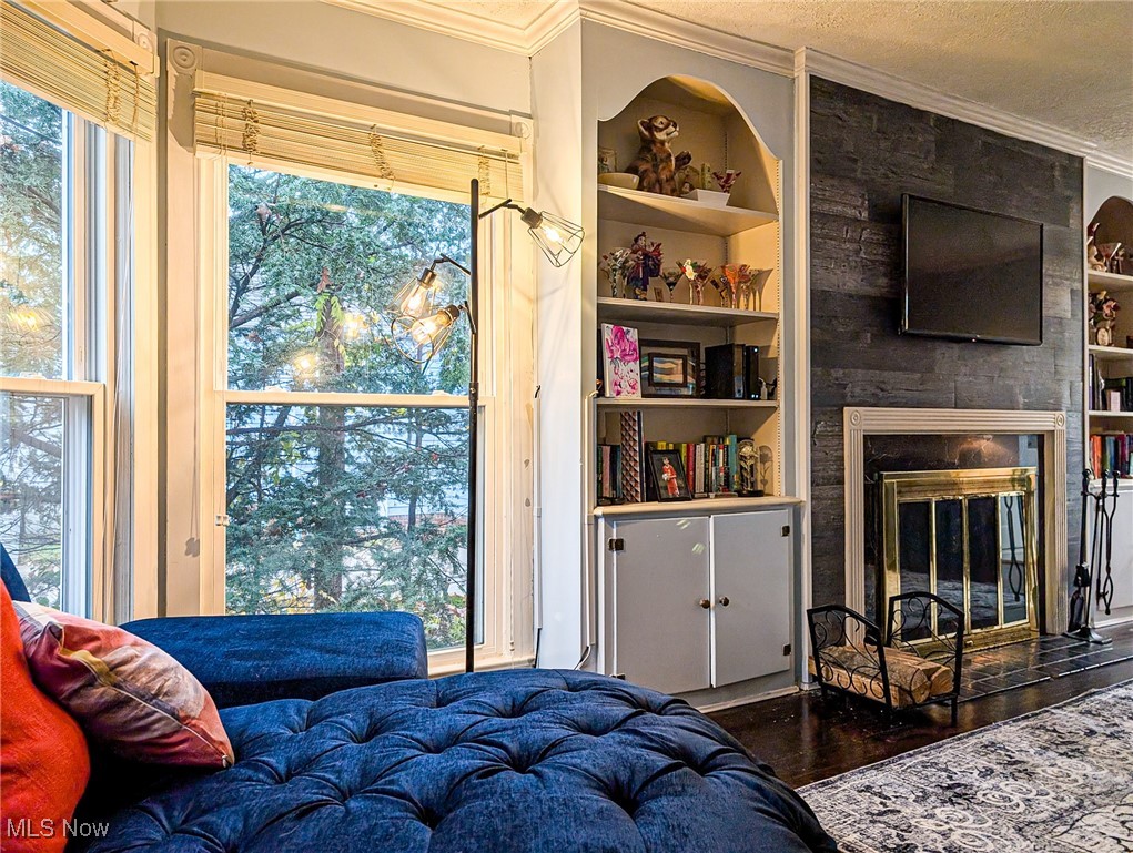 1420 Graham Road Silver Lake, OH 44224 - Photo 8 of 36 Large bay windows