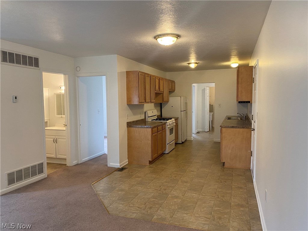 1904 Ronald Road Akron, OH 44312 - Photo 8 of 33