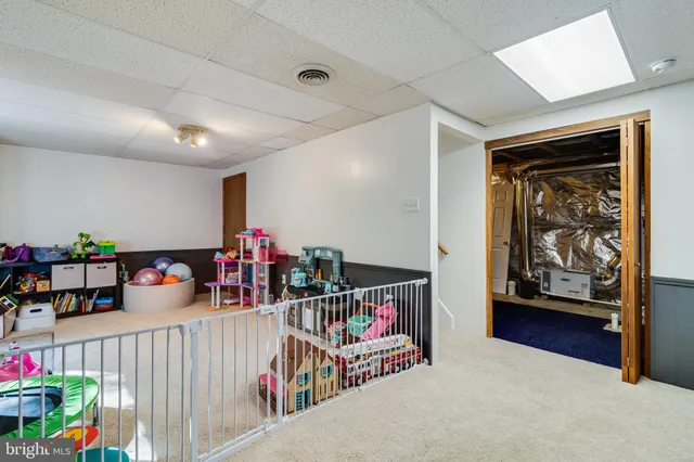 a view of a small house with a yard