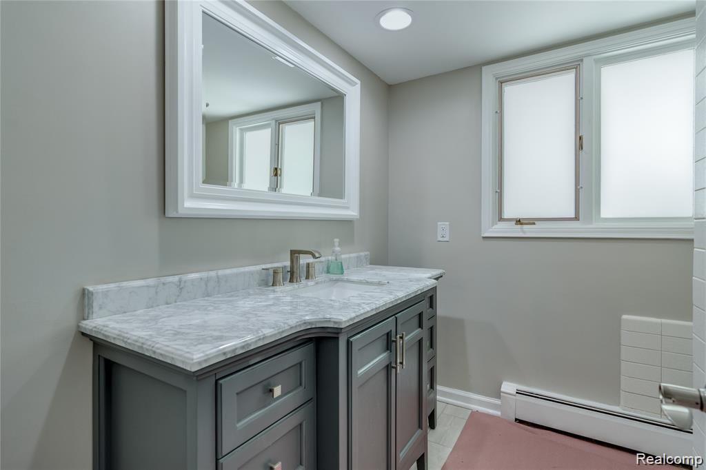 587 East Long Lake Road Bloomfield Hills, MI 48304 - Photo 22 of 27