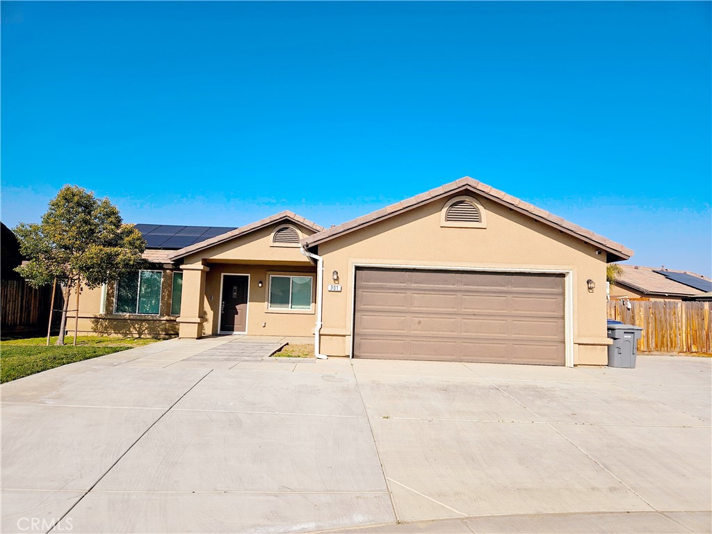 a view of garage yard and front view of a house