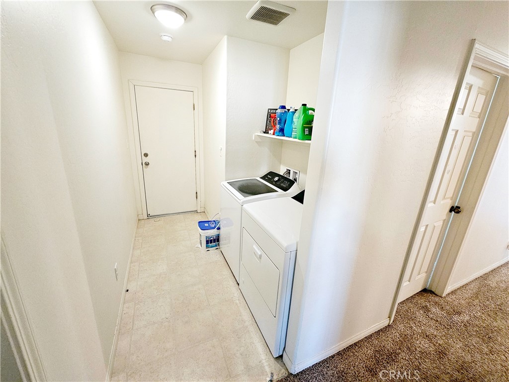 301 Moonstone Beach Court Delano, CA 93215 - Photo 15 of 31 a utility room with dryer and washer