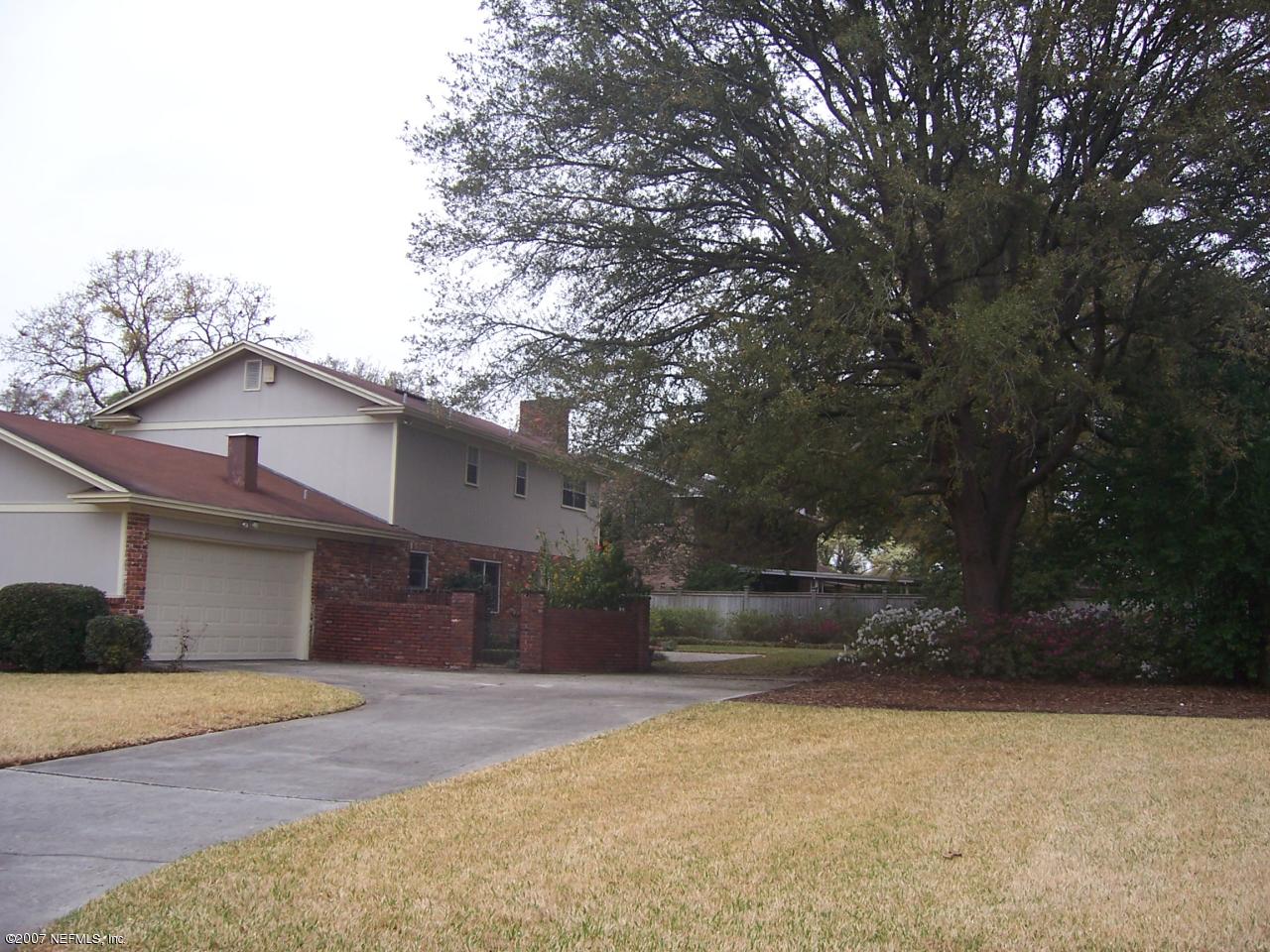 Garage & Driveway