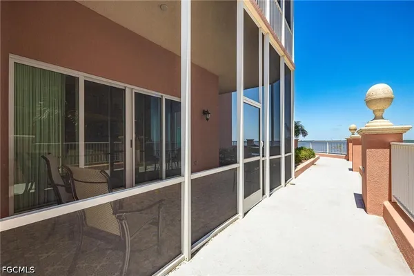 $2,100 | 2745 First Street, Unit 306, Fort Myers, FL 33916