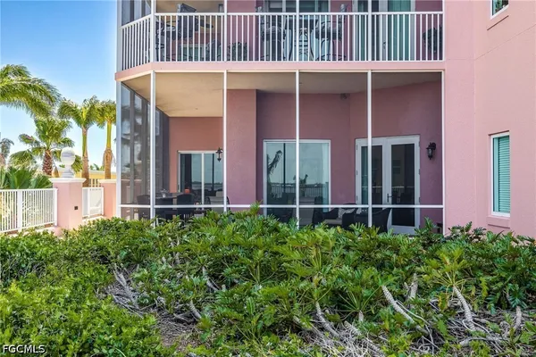 $2,100 | 2745 First Street, Unit 306, Fort Myers, FL 33916