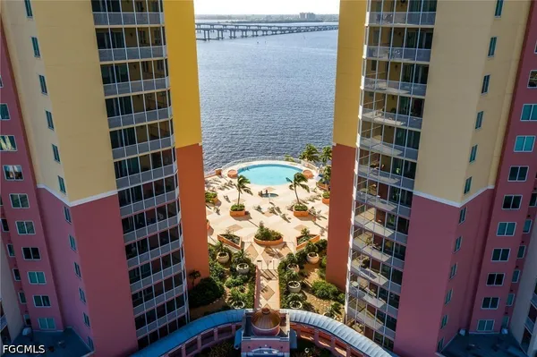 $2,100 | 2745 First Street, Unit 306, Fort Myers, FL 33916