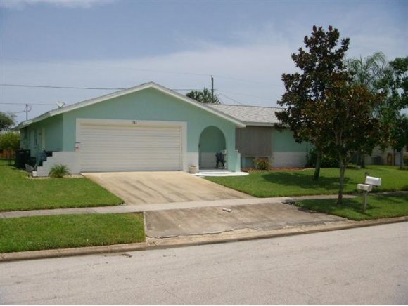 511 W Ford Melbourne, FL 32935 - Photo 1 of 8 Primary Photo
