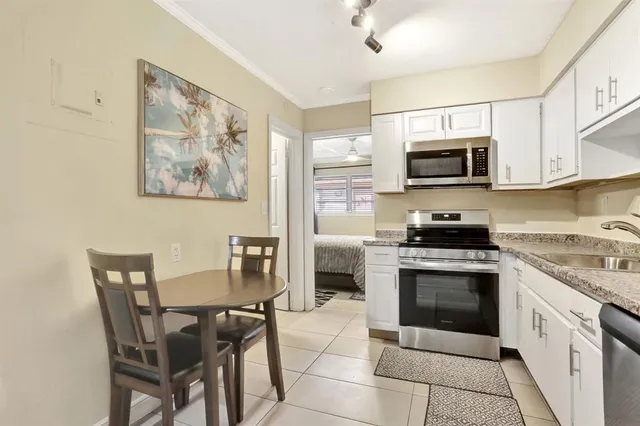 $2,095 | 1938 Northeast 7th Street, Unit 3, Deerfield Beach, FL 33441