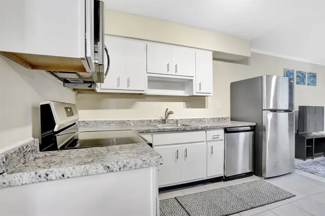 $2,095 | 1938 Northeast 7th Street, Unit 3, Deerfield Beach, FL 33441