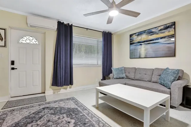 $2,095 | 1938 Northeast 7th Street, Unit 3, Deerfield Beach, FL 33441